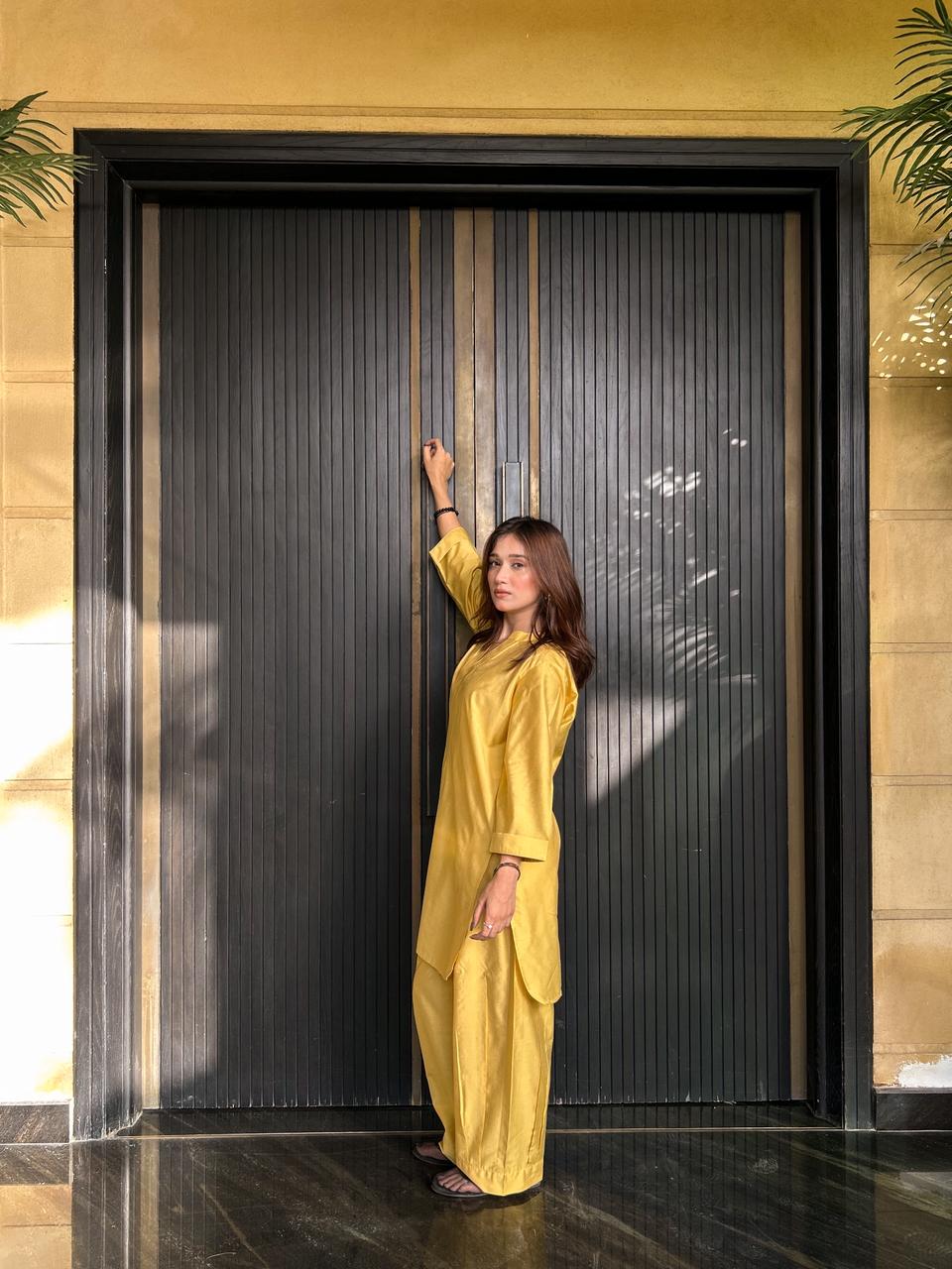Yellow cord set